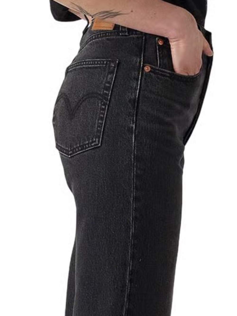 Levi’s Ribcage Ankle in Black Denim, size 26